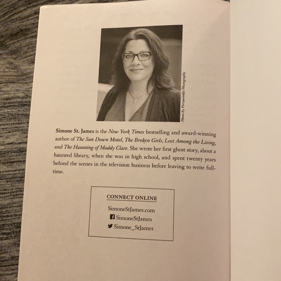 Book 📚 - Picture 4 of 5